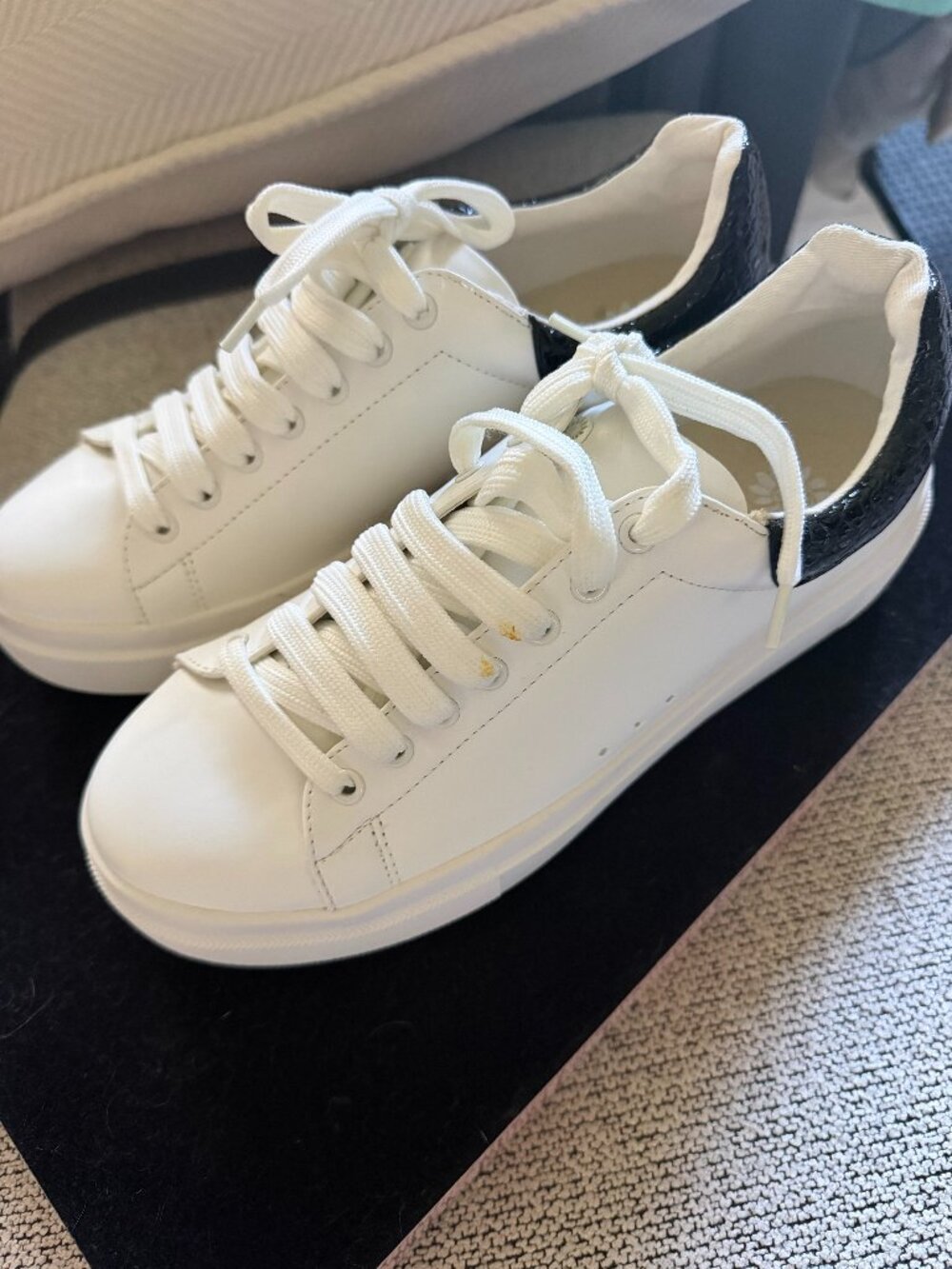 Yellow Box Evodia Platform Sneakers Womens White 8.5 NEW